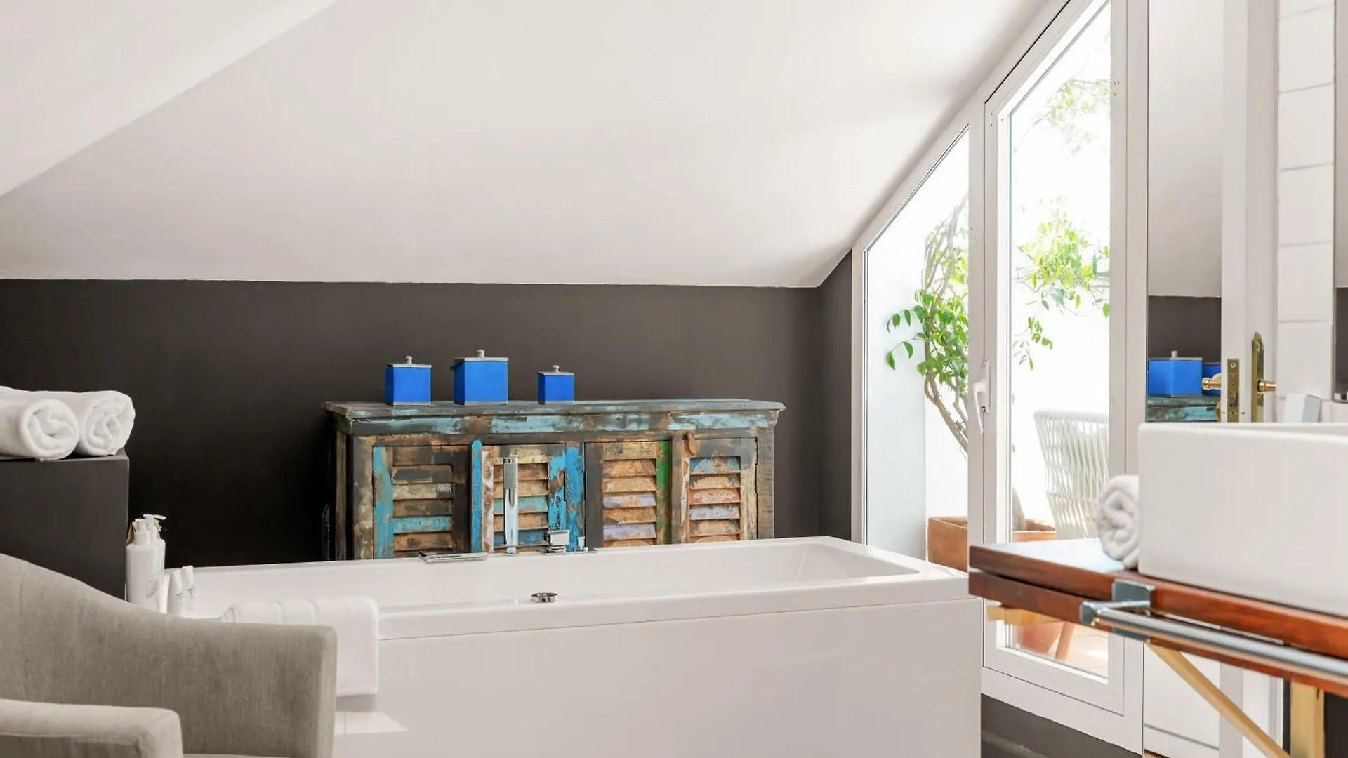 Molo Luxury Suites Puerto Banus Marbellac
